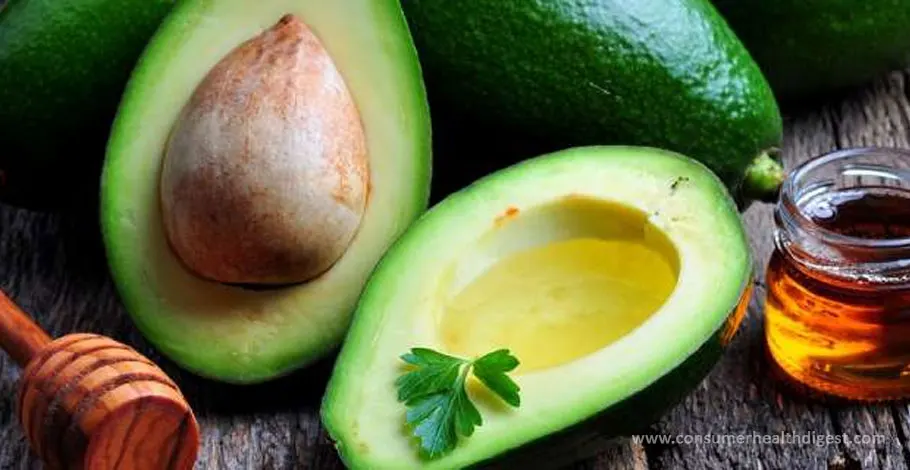 Purify Your Skin With This Awesome DIY Avocado And Honey Face Mask
