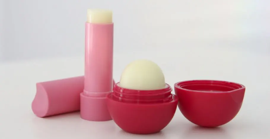 Lip Balm Help Your Eyelashe Grow – Does It Really Effective?