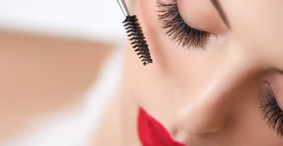 Using Vaseline to Lengthen Eyelashes – Try These Tips